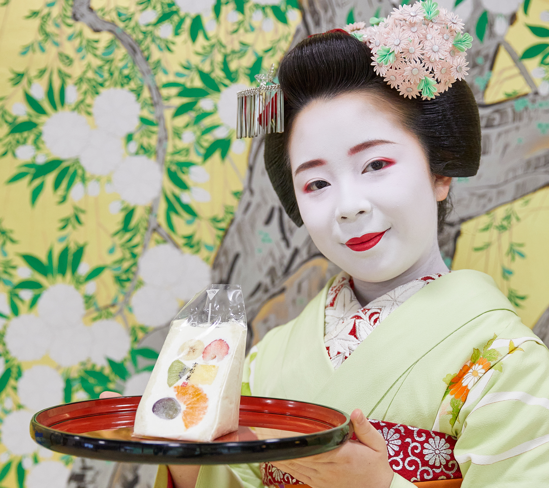 舞妓さんとフルーツサンド